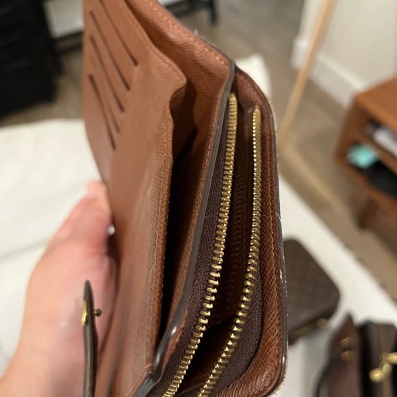 Louis Vuitton wallet $120 . - Picture 3 of 6